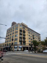 1601 W School St, Unit 308 in Chicago, IL - Building Photo