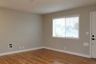 5535-5535 SE 17th Ave in Portland, OR - Building Photo - Building Photo