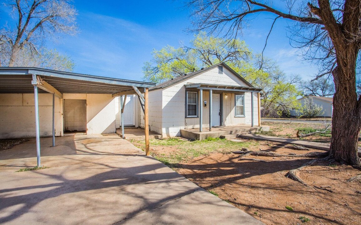 5002 40th St in Lubbock, TX - Building Photo