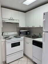 3051 SW 27th Ave in Miami, FL - Building Photo - Building Photo
