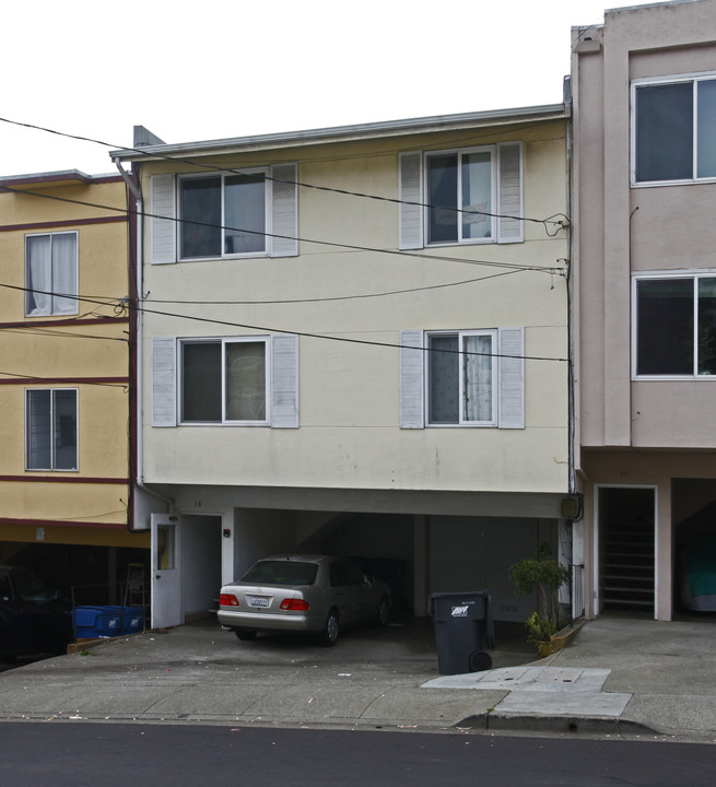 68 Lausanne Ave in Daly City, CA - Foto de edificio