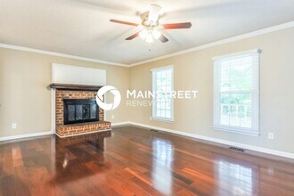 501 Hunters Ridge Dr in Fuquay Varina, NC - Building Photo - Building Photo