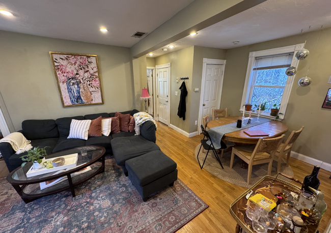 735 Somerville Ave, Unit 3 in Somerville, MA - Foto de edificio - Building Photo