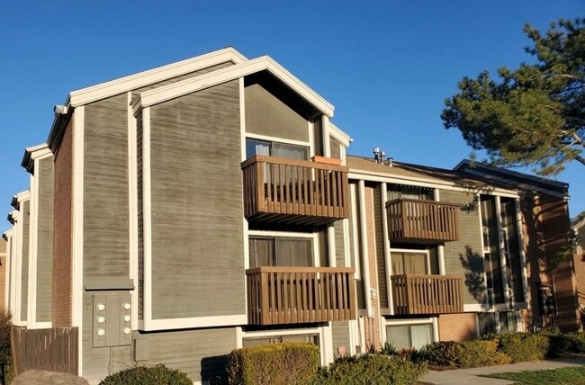 property at 4418 S Rosehaven Ct