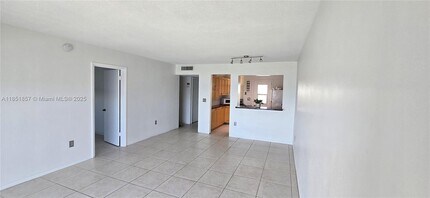 3020 Marcos Dr in Aventura, FL - Building Photo - Building Photo