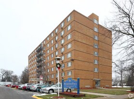 1380 Arbor Ave SE, Unit Apt in Warren, OH - Building Photo