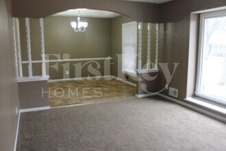 1343 SW Horizon Dr in Blue Springs, MO - Building Photo - Building Photo