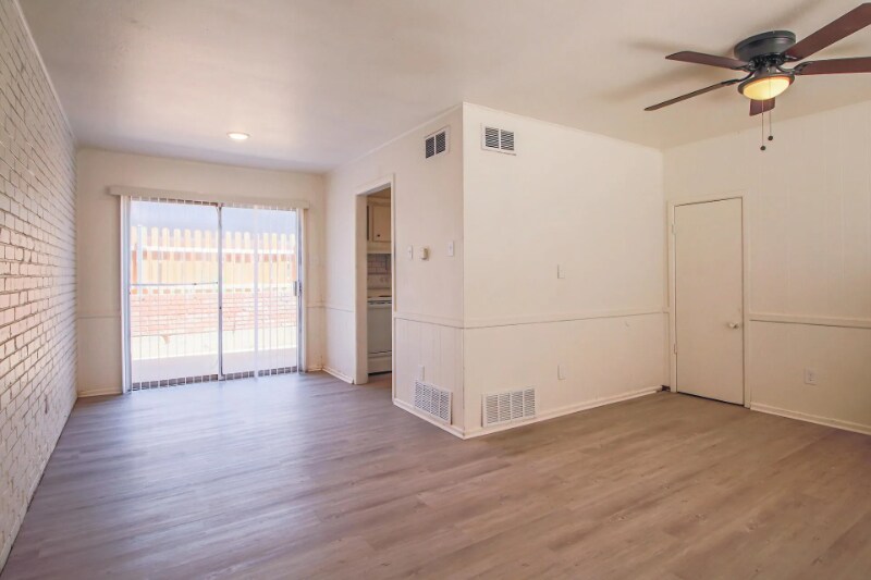 1303 65th Dr-Unit -11 in Lubbock, TX - Foto de edificio