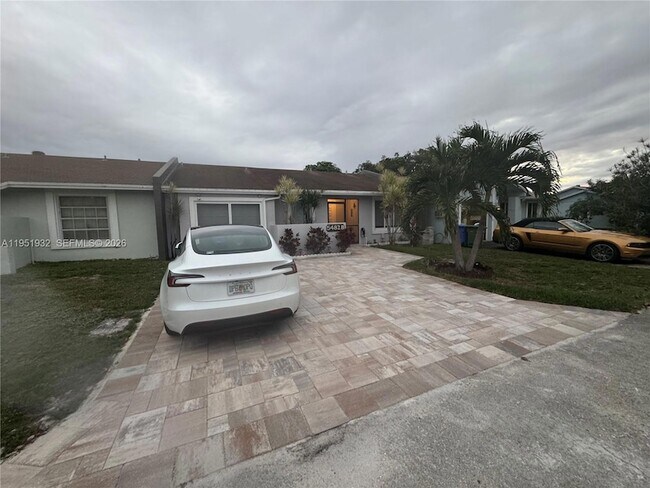 5482 Lakewood Cir S in Margate, FL - Foto de edificio - Building Photo