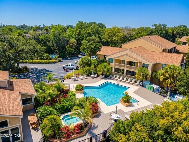 property at 1401 S Palmetto Ave