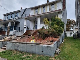 256 Hamilton Ave in Clifton, NJ - Building Photo