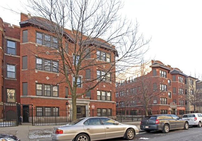 829 W Sunnyside Ave in Chicago, IL - Foto de edificio - Building Photo