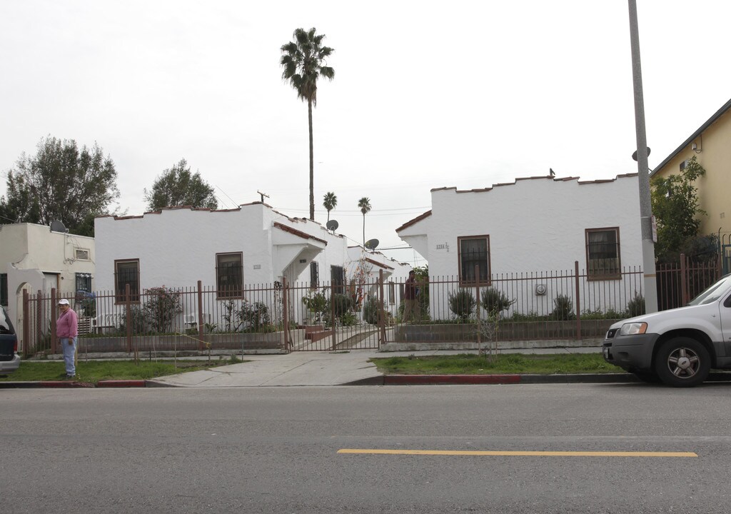 5750-5754 1/2 Fountain Ave in Los Angeles, CA - Building Photo