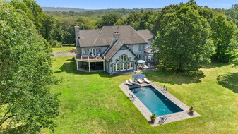 85 Banks Rd in Easton, CT - Building Photo