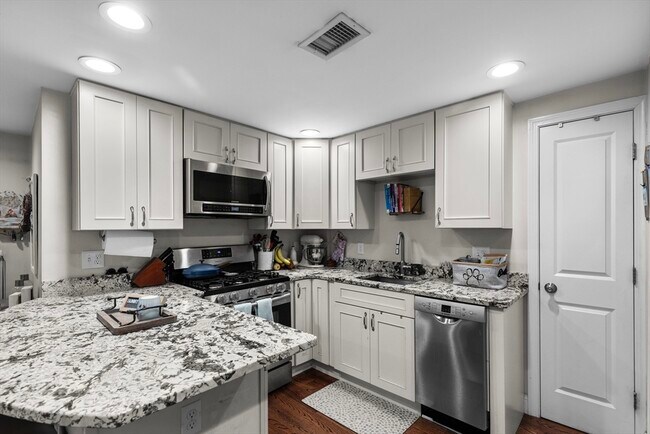 297 D St in Boston, MA - Building Photo - Building Photo
