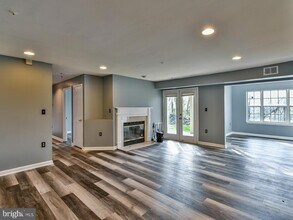 9800 Lake Point Ct-Unit -103 in Upper Marlboro, MD - Building Photo - Building Photo