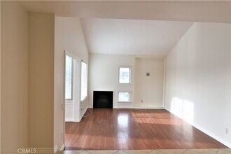 16943 Bluewater Ln, Unit 56 in Huntington Beach, CA - Foto de edificio - Building Photo