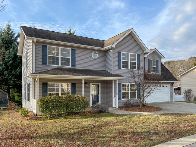 property at 27 Ridgeland Ln