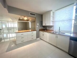 20968 NE 30th Pl in Aventura, FL - Foto de edificio - Building Photo