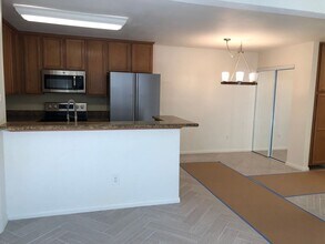 3454 Castle Glen Dr, Unit unit 131 in San Diego, CA - Foto de edificio - Building Photo