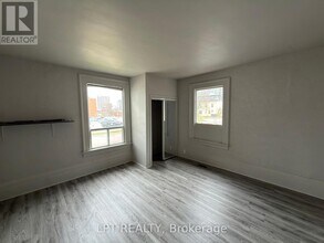 37 Elizabeth St N in Brampton, ON - Building Photo - Building Photo