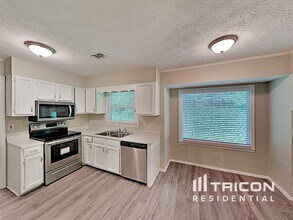 818 Huntington Way NW in Lilburn, GA - Building Photo - Building Photo