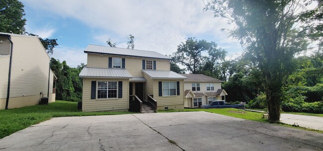property at 836-B W Georgia St