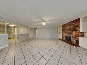 10648 Fussel Rd in Conroe, TX - Building Photo - Building Photo