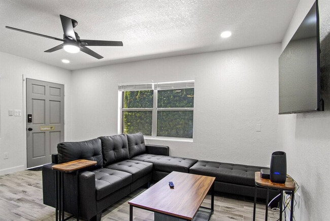 1422 Dauphin Ln in Orlando, FL - Building Photo - Building Photo