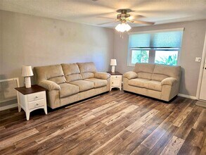 1354 Linstock Dr in Holiday, FL - Building Photo - Building Photo