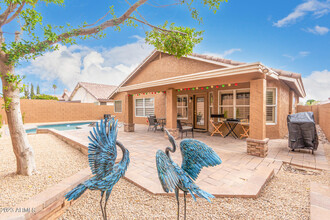 8820 W Kings Ave in Peoria, AZ - Foto de edificio - Building Photo