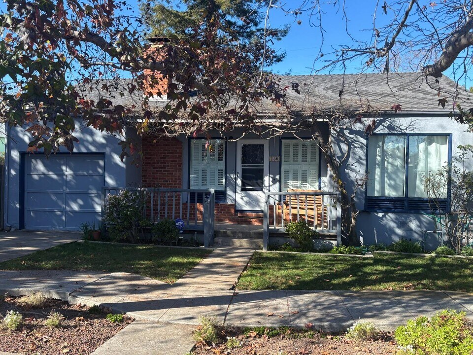 139 D St in Redwood City, CA - Building Photo