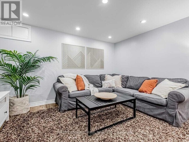 6 Fallowfield Rd in Toronto, ON - Building Photo - Building Photo