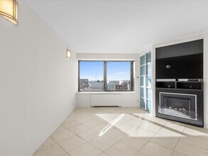 65 E India Row, Unit 25G in Boston, MA - Foto de edificio - Building Photo