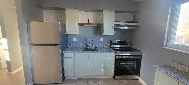 8022 Beech Ave in Cincinnati, OH - Building Photo - Building Photo