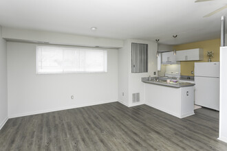 Center Street Place in Royal Oak, MI - Building Photo - Interior Photo