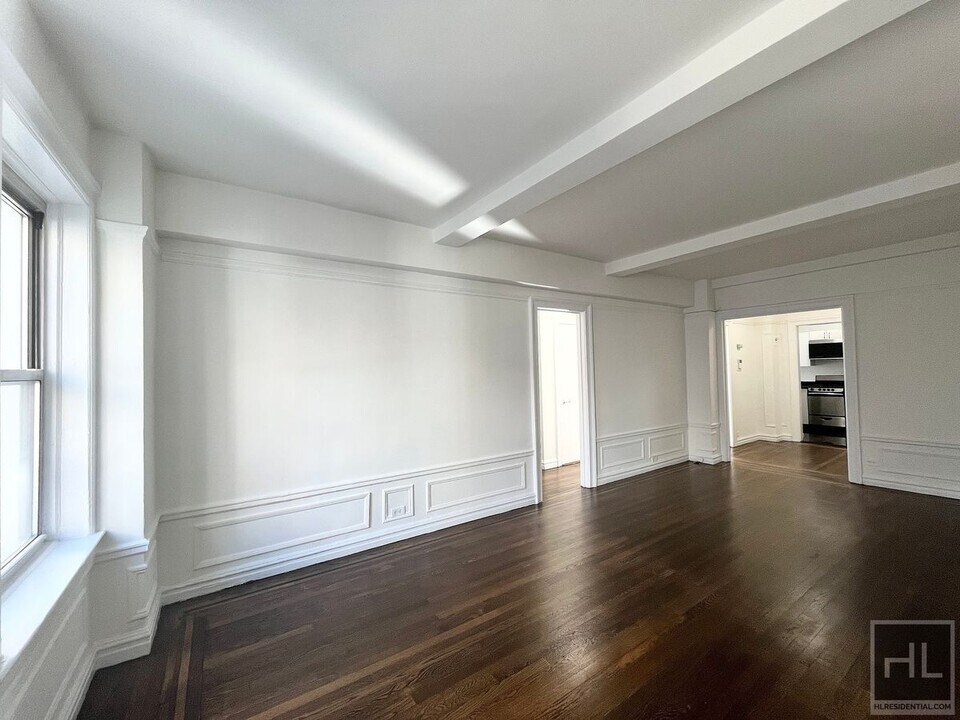 EAST 37 STREET in New York, NY - Building Photo