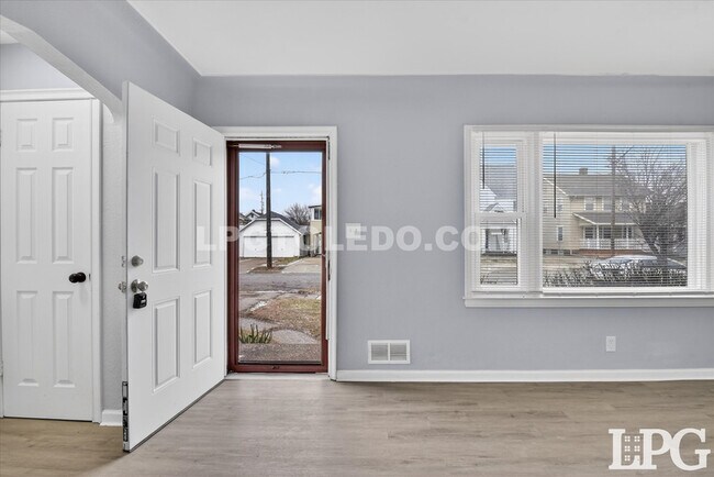 1665 Burgoyne Dr in Toledo, OH - Foto de edificio - Building Photo