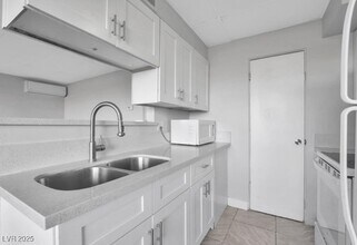 239 W Cleveland Ave in Las Vegas, NV - Foto de edificio - Building Photo