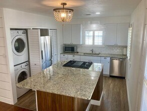 2005 33rd St in Galveston, TX - Foto de edificio - Building Photo