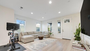 1747 Linden Ln in Santa Rosa, CA - Building Photo - Building Photo