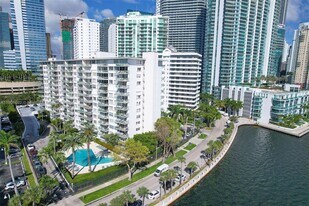 1408 Brickell Bay Dr in Miami, FL - Building Photo