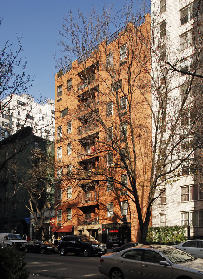 203 E 74 Street in New York, NY - Building Photo - Building Photo