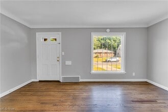 2703 Hearthstone Rd in Parma, OH - Building Photo - Building Photo