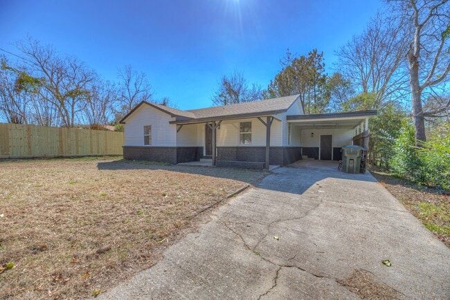 709 Pine St in Woodville, TX - Building Photo - Building Photo