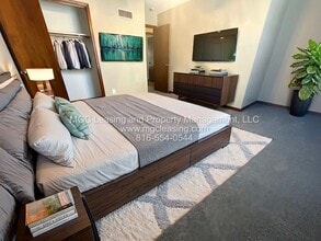 206 NW Woods Chapel Rd in Blue Springs, MO - Building Photo - Building Photo