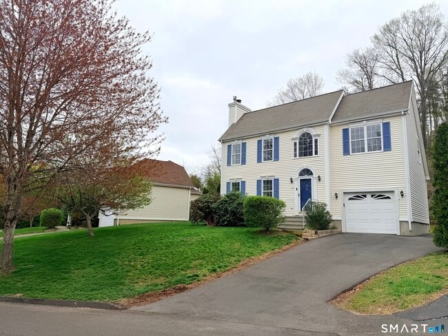 19 Lakeview Dr in Branford, CT - Building Photo - Building Photo