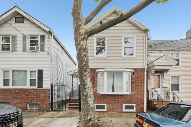 72 Houston St in Newark, NJ - Foto de edificio - Building Photo