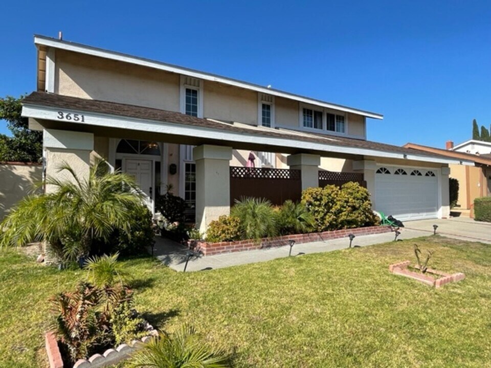 3651 Claremont St in Irvine, CA - Building Photo