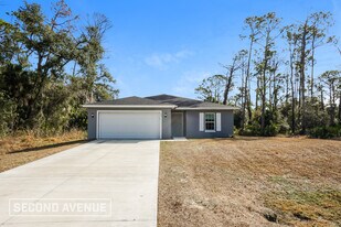 404 Biscayne Dr in Port Charlotte, FL - Building Photo